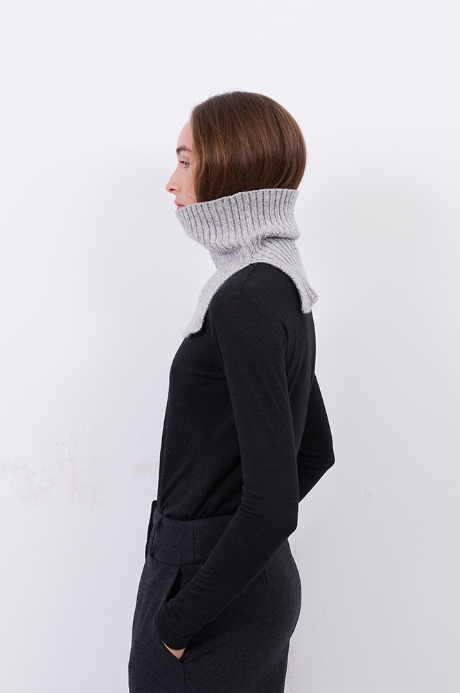 Комір в'язаний сірий (АК 09)